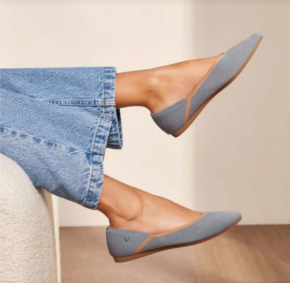VIVAIA Vienna 2.0 Pointed-Toe V-Cut Flats